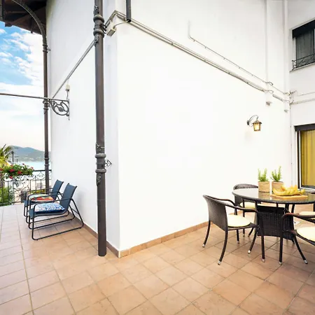 Appartement Bilocale 5 With Balcony Or Terrace